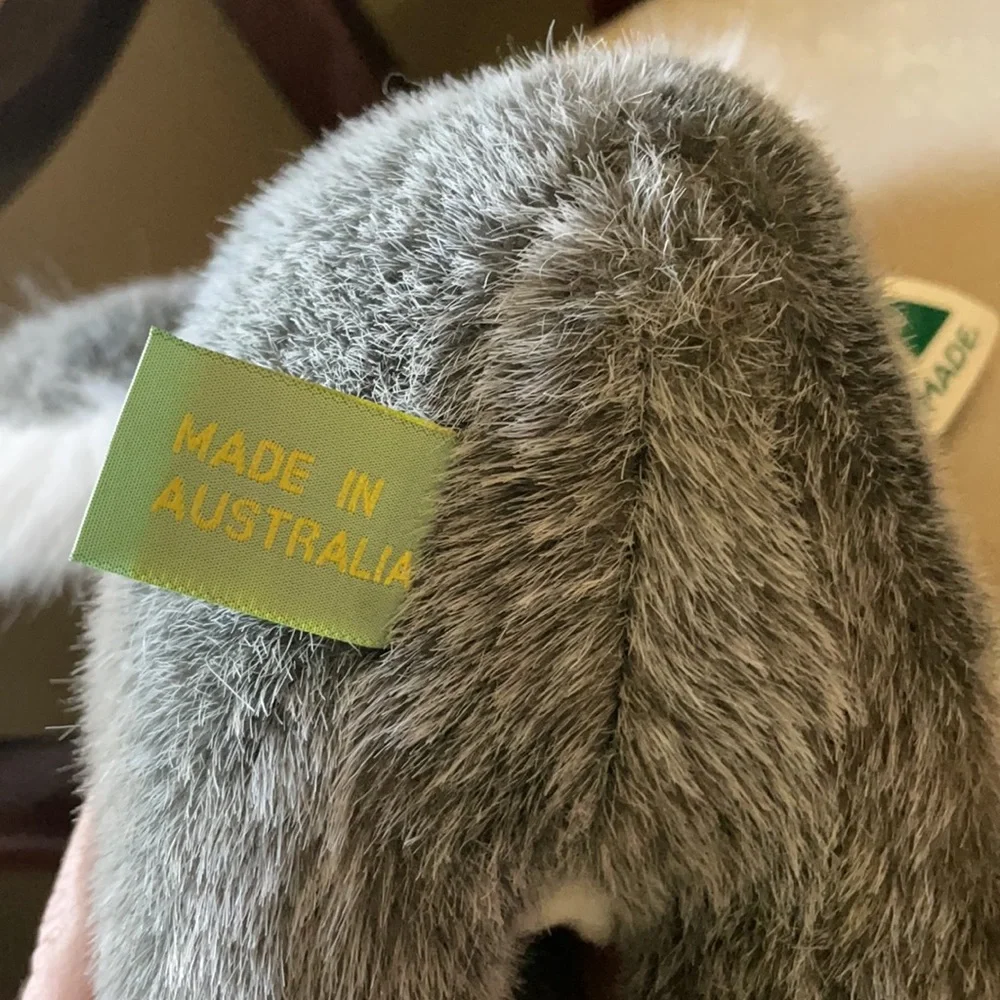 NWT Australian made koala bear with wooden boomerang, artificial fur - Picture 4 of 9